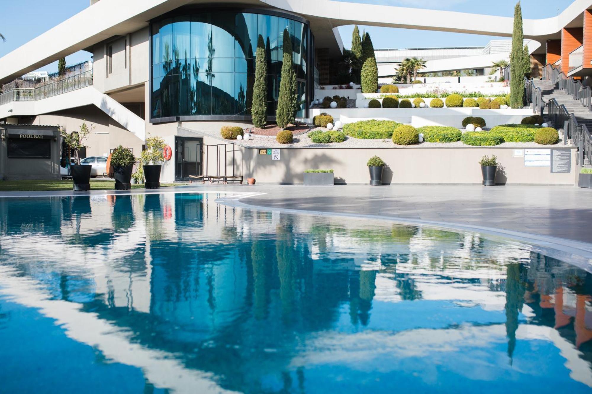 Hôtel Doubletree By Hilton Izmir Airport Extérieur photo